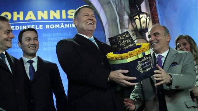 Θρίαμβος του κεντροδεξιού Γιοχάνις στην Ρουμανία