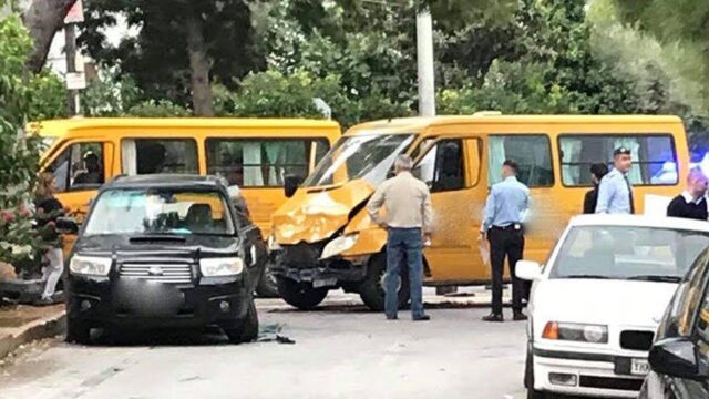 Τροχαίο με σχολικό λεωφορείο στη Βούλα – Τραυματίστηκαν δέκα παιδιά