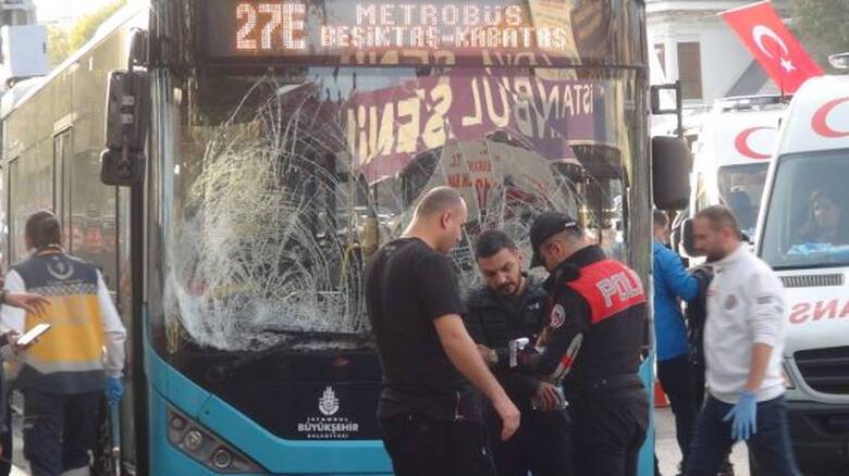 Συναγερμός στην Κωνσταντινούπολη – Λεωφορείο έπεσε σε πεζούς