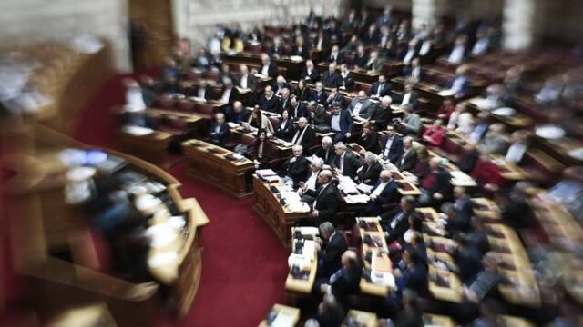 Προ ημερησίας διατάξεως συζήτηση θα ζητήσει ο ΣΥΡΙΖΑ για το “μαξιλάρι”
