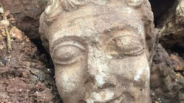 Προσπάθησε να πουλήσει κεφαλή Κούρου έναντι 500.000, αλλά… (vid.)