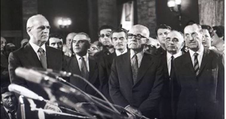 Πότε τελείωσε η Μεταπολίτευση - Ο πολιτικός κύκλος των μεγάλων αντιφάσεων -  slpress.gr