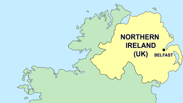 Αποκτά κυβέρνηση η Βόρεια Ιρλανδία – Ιστορική συμφωνία Ενωτικών και Σιν Φέιν