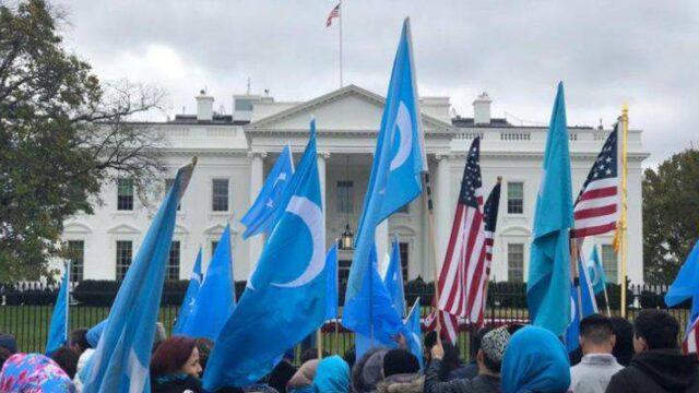 ΗΠΑ: Χτύπημα στη Κίνα μέσω Ουιγούρων, οργή Πεκίνου