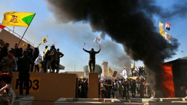 Ιράκ: Οι ΗΠΑ ενισχύουν την ασφάλεια της πρεσβείας τους στη Βαγδάτη