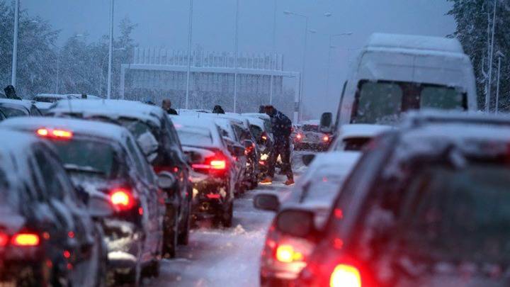 Διακοπή κυκλοφορίας σε Υμηττό και Πεντέλη, λόγω χιονόπτωσης