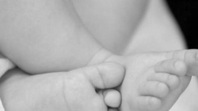 Γυναίκα γέννησε ένα κοριτσάκι μέσα σε ασθενοφόρο στο Ηράκλειο