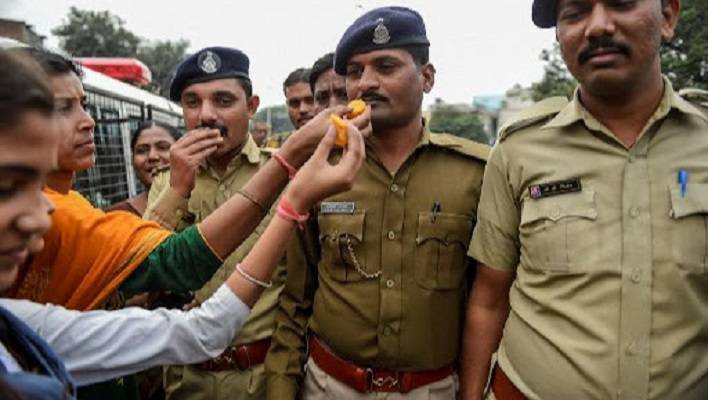 Ινδία: Άνδρας κρατούσε ομήρους 20 γυναίκες και παιδιά… έπεσε νεκρός