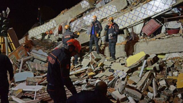 20 οι νεκροί από τον σεισμό στην Τουρκία - Εκατοντάδες τραυματίες