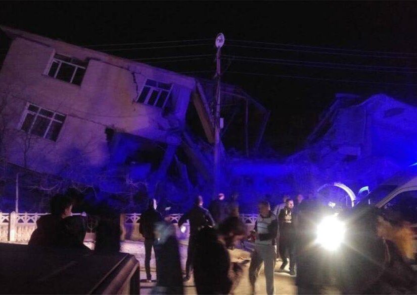 Τουλάχιστον 14 νεκροί και εκατοντάδες τραυματίες από τα 6,8 Ρίχτερ στην Τουρκία (vid)