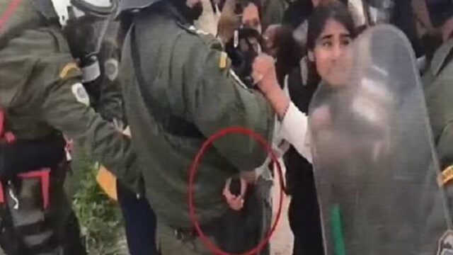 Λέσβος: Μετανάστρια προσπάθησε να αρπάξει το όπλο αστυνομικού (vid.)