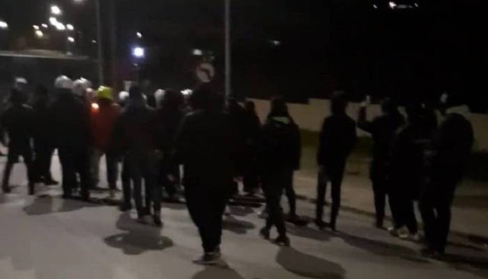 “Αντιεξουσιαστές” και ΜΚΟ συντήρησαν την ένταση στη Λέσβο