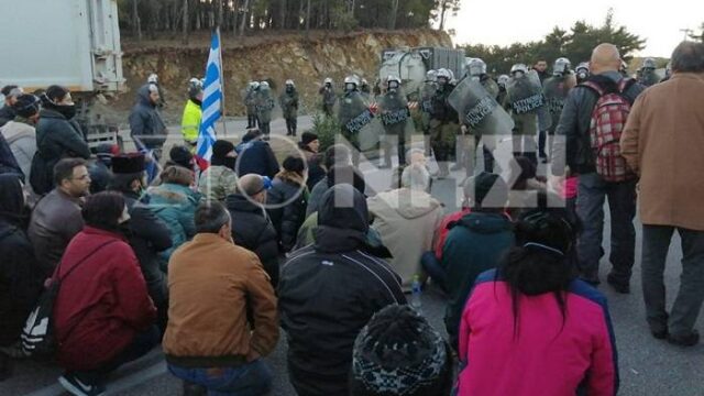 Λέσβος: Έφοδος των ΜΑΤ κατά συγκεντρωμένων κατοίκων