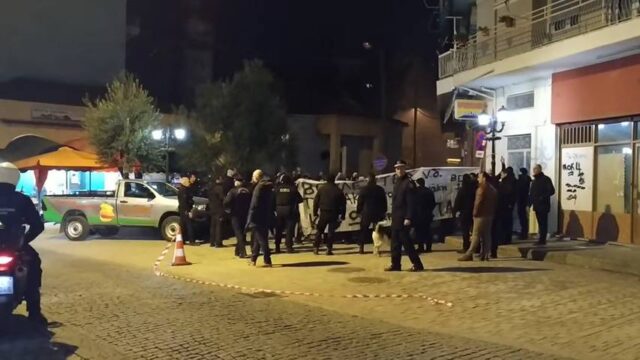 Οπαδοί ΠΑΟΚ κατά Βορίδη… Συνθήματα εναντίον της κυβέρνησης (vid.)