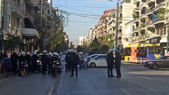 Ενταση στην ΑΣΟΕΕ: Πετροπόλεμος και χημικά -Κλειστή η Πατησίων