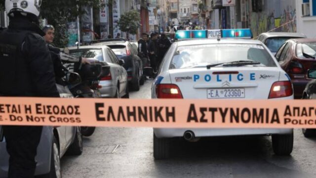 Αστυνομικός πυροβόλησε φίλη του έξω από σπίτι πρώην υπουργού