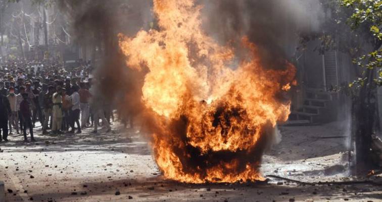 Ινδία: Εννέα νεκροί σε συγκρούσεις στο Δελχί