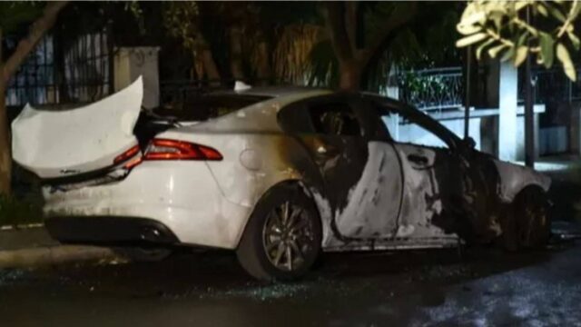 Έκρηξη στο αυτοκίνητο του εκδότη της εφημερίδας «Παρασκήνιο» Νίκου Καραμανλή (βίντεο)