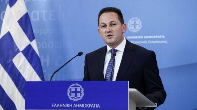 Πέτσας: Οργανωμένη προσπάθεια παραβίασης των συνόρων από 4.000 άτομα –  66 υπό κράτηση (βίντεο)