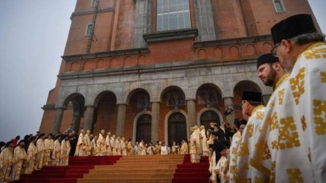 Η ορθόδοξη εκκλησία της Ρουμανίας επιτρέπει στους πιστούς να αποφεύγουν το κοινό κουτάλι της μετάληψης