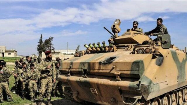 Τουλάχιστον 400 τουρκικά οχήματα περνούν τη συριακή μεθόριο