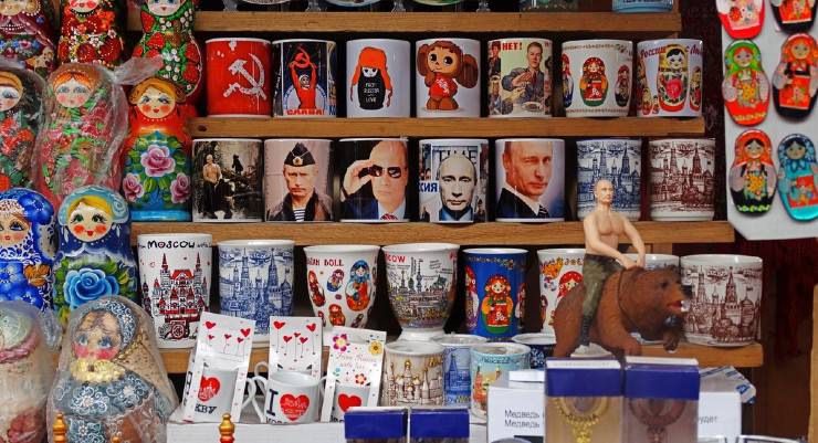 Ο μετριόφρων Πούτιν δεν εγκρίνει πώληση εικονισμάτων – σουβενίρ με την μορφή του
