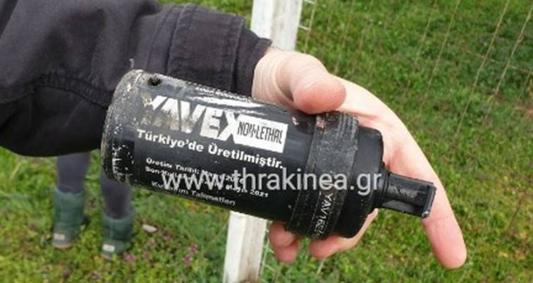 Έλληνες αστυνομικοί δέχονταi τουρκικής κατασκευής χημικά που πετούν “μετανάστες”