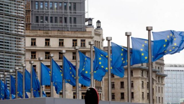 Eurovision: Η Κομισιόν ζητά εξηγήσεις από την EBU για την απαγόρευση της σημαίας της ΕΕ