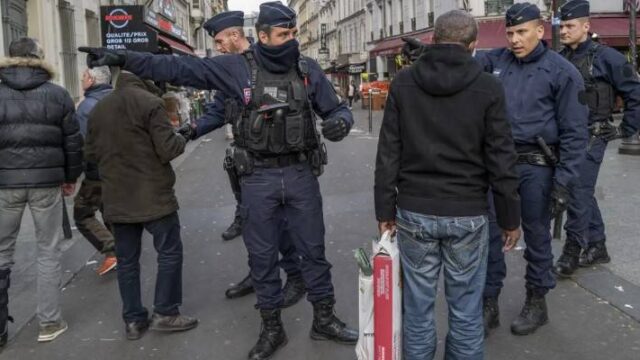 Γαλλία: Άρση των ταξιδιωτικών περιορισμών για τους πολίτες της ΕΕ