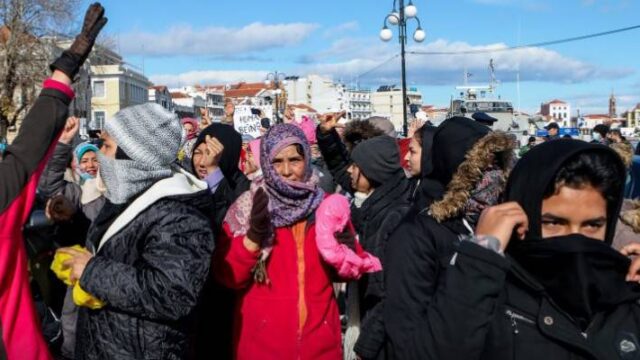 Σε κλειστά κέντρα κράτησης στις Σέρρες οδηγούνται 300 μετανάστες