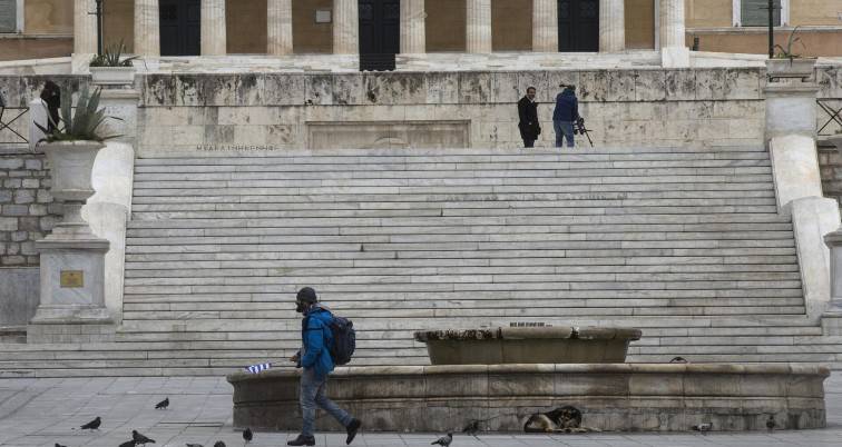 Daily Telegraph για κορωνοϊό: Παράδειγμα προς μίμηση η στάση των Ελλήνων