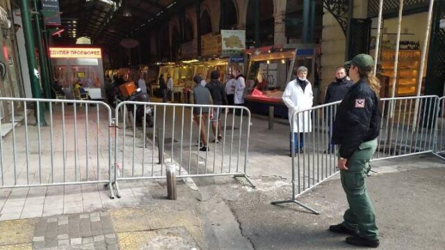 Ενισχύει ο Δήμος Αθηναίων τα μέτρα για τον κορoνοϊό στη Βαρβάκειο