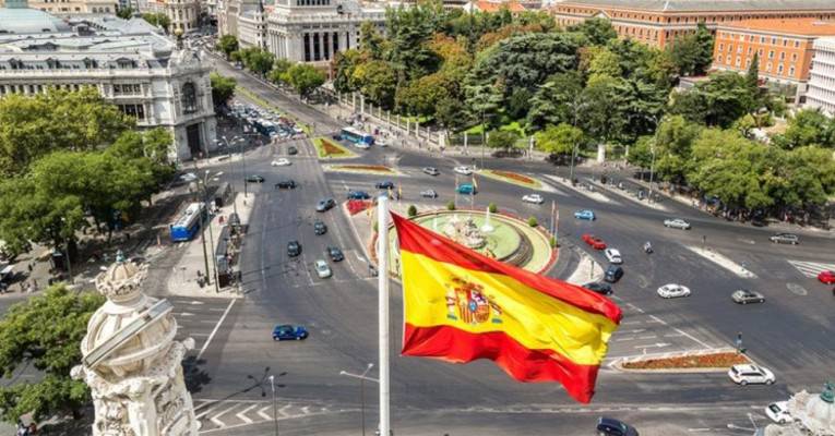 Ισπανία: Οι νεκροί στους 25.531, μειώνονται οι νοσηλευόμενοι σε ΜΕΘ