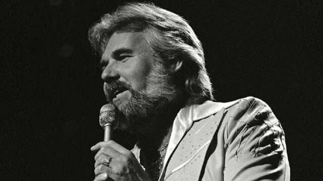 Πέθανε ο θρύλος της κάντρι Κένι Ρότζερς (βίντεο)