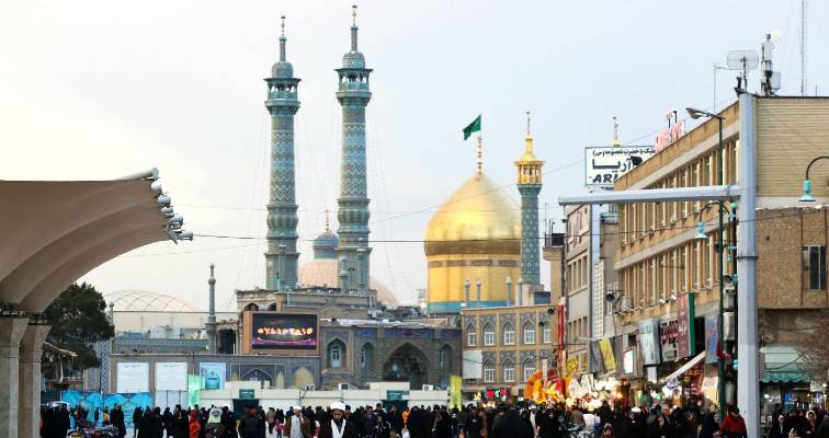 Κορονοϊός: Ιρανοί φανατικοί εισβάλλουν σε ιερά παρά τις απαγορεύσεις του ιερατίου