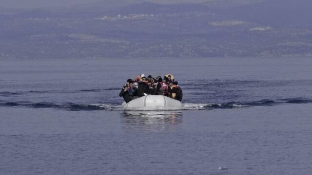 Σομαλοί έβγαλαν μαχαίρια σε Λιμενικούς (βίντεο)