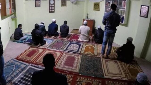 Σύλληψη αλλοδαπών σε άτυπο τζαμί για παραβίαση των μέτρων για τον κορωνοϊό