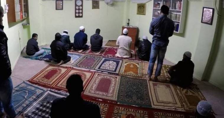 Σύλληψη αλλοδαπών σε άτυπο τζαμί για παραβίαση των μέτρων για τον κορωνοϊό