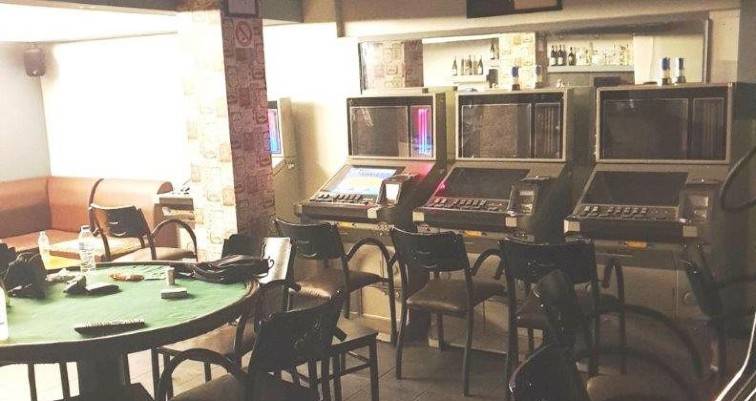 Καφενείο στο κέντρο της Αθήνας είχε μετατραπεί σε «μίνι καζίνο»