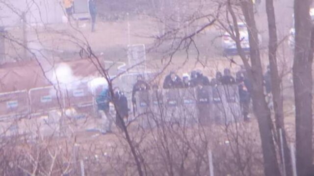 Εβρος: Τούρκοι αστυνομικοί ρίχνουν καπνογόνα και δακρυγόνα στα σύνορα (βίντεο)