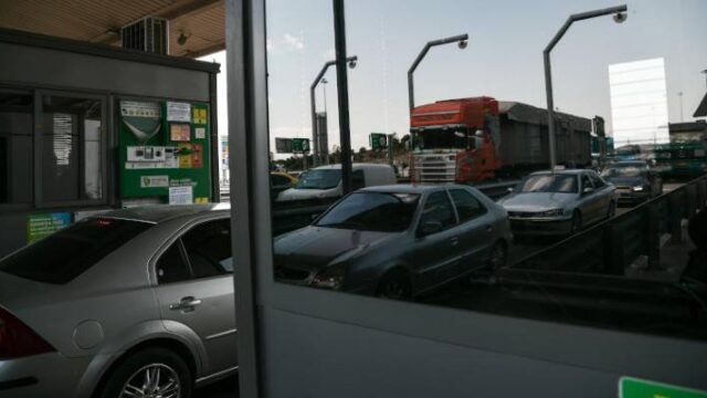 Η φυγή της ντροπής χιλιάδων ανεύθυνων προς επαρχία και νησιά