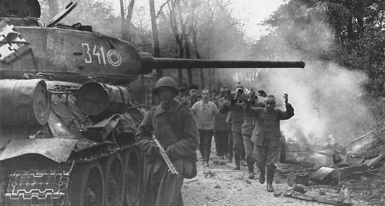 Βόρεια του Βερολίνου… Ο σοβιετικός οδοστρωτήρας “λιώνει” γερμανική στρατιά