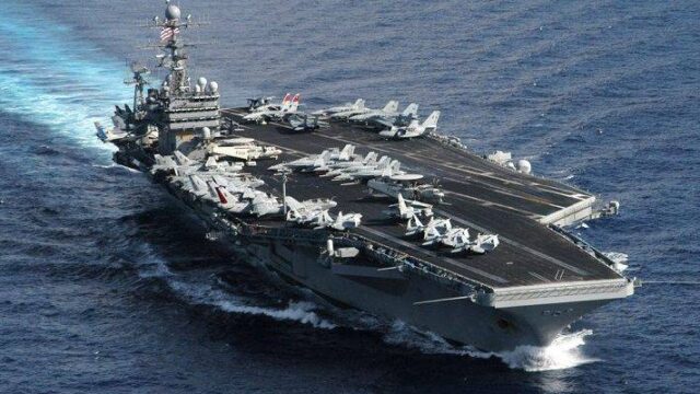 ΗΠΑ-κορονοϊος: Πολιτική κόντρα για την υπόθεση USS Theodor Roosevelt