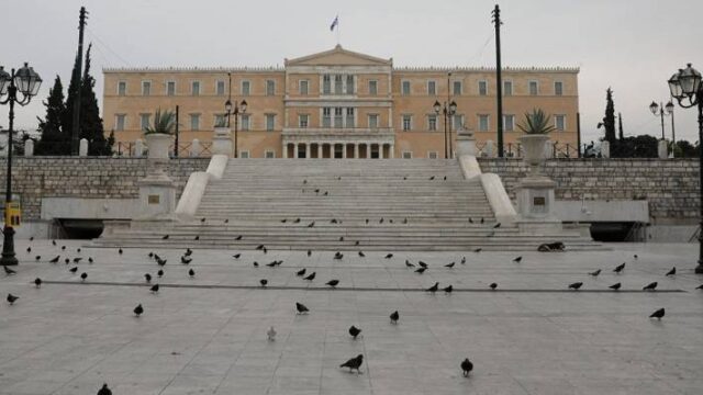 Επιστροφή στον Μάρτιο - Σε lockdown όλη η Ελλάδα