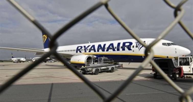 Ryanair: Δεν θα πετάξουμε με άδεια τα μεσαία καθίσματα