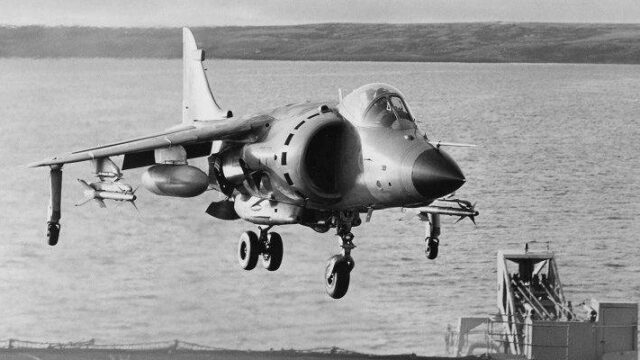 Μια αερομαχία στα ΦΩΚΛΑΝΤ -1982: Sea Harrier “καθαρίζουν” Dagger