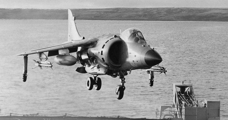 Μια αερομαχία στα ΦΩΚΛΑΝΤ -1982: Sea Harrier “καθαρίζουν” Dagger