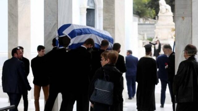 Το τελευταίο αντίο στον Μανώλη Γλέζο (βίντεο)