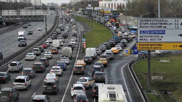 Κυκλοφοριακό χάος και συνωστισμός στη Μόσχα την πρώτη μέρα εφαρμογής πάσων μετακίνησης (φωτο)