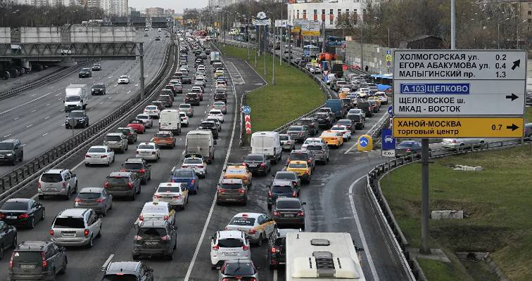 Κυκλοφοριακό χάος και συνωστισμός στη Μόσχα την πρώτη μέρα εφαρμογής πάσων μετακίνησης (φωτο)